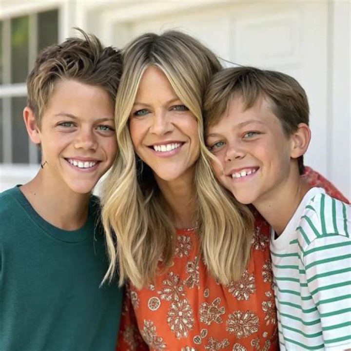 Kaitlin Olson's Brother: Unveiling Joshua Olson & Family